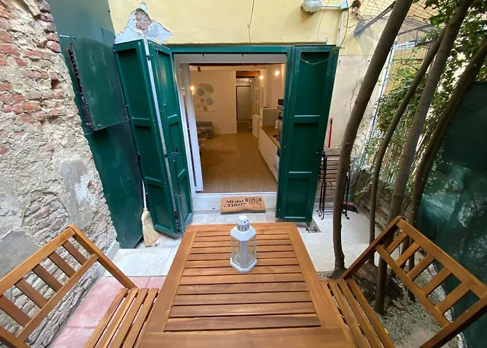 Il Cortile Tra I Portici Bologna