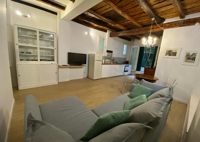 Il Cortile Tra I Portici *